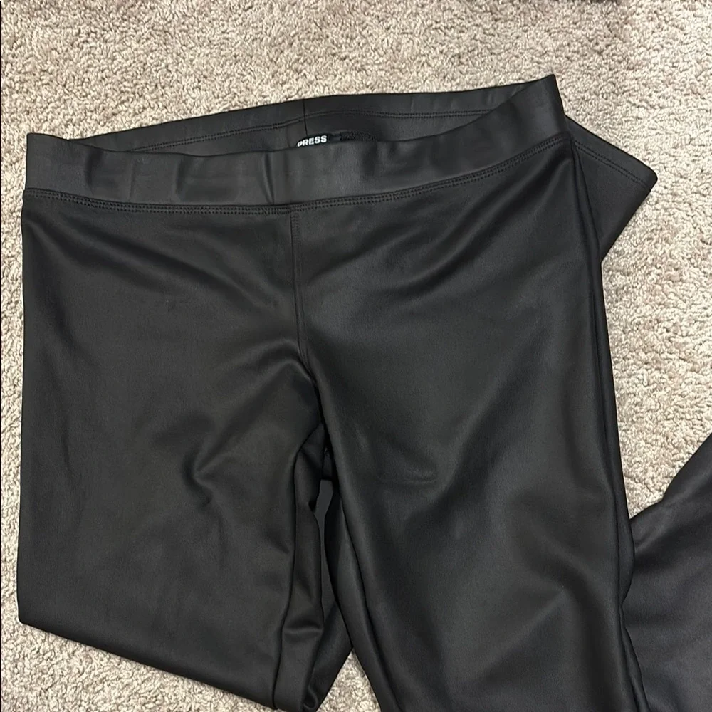 Express Black High-Waisted Leggings - Picture 2 of 4